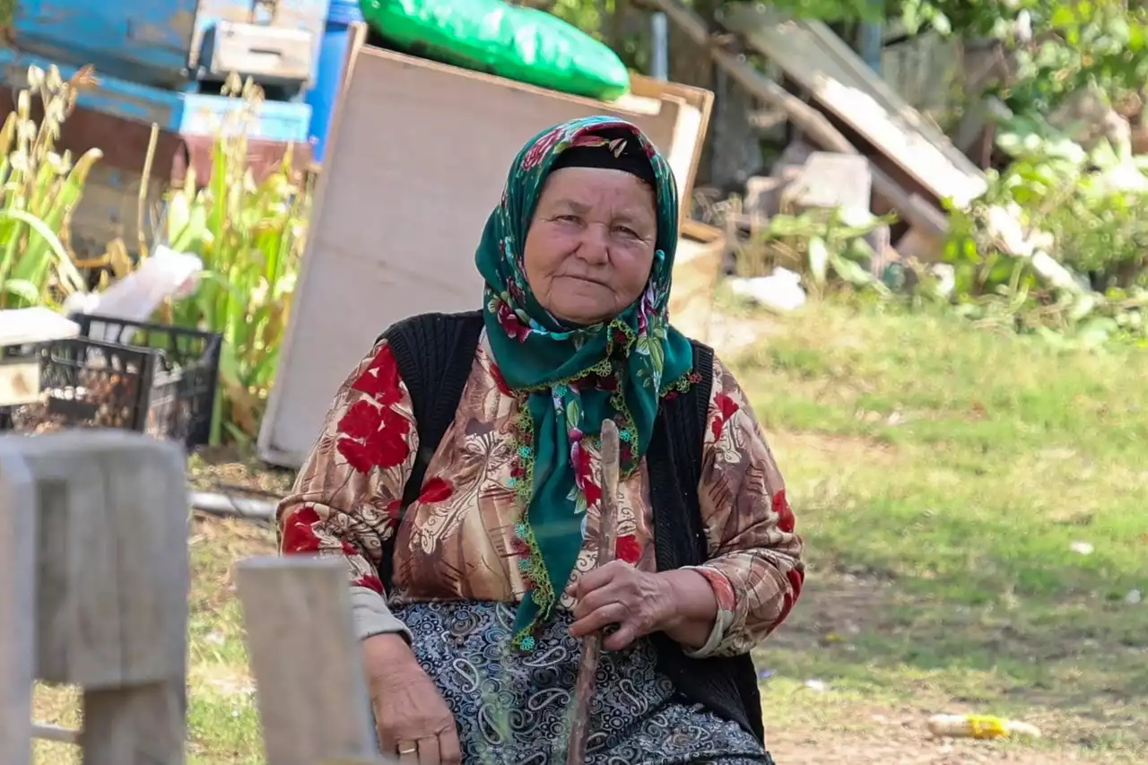 Selde Tavuklarını Kaybeden Yaşlıya Belediye Desteği