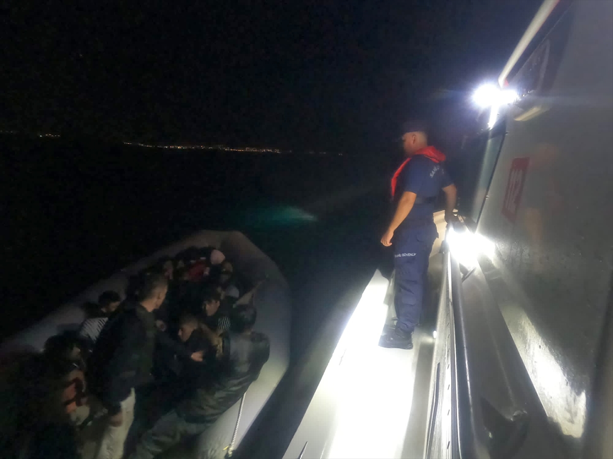 İzmir denizinde 21 düzensiz göçmen kurtarıldı