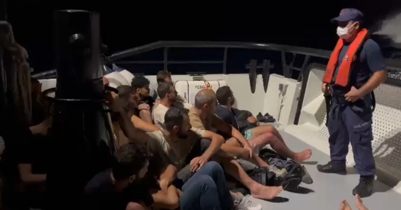 Muğla açıklarında botta 58 düzensiz göçmen kurtarıldı