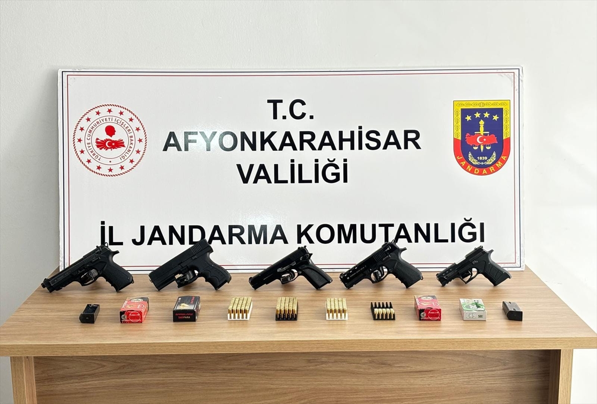 Afyonkarahisar'da düğünlerde havaya silahla ateş eden 5 şüpheli yakalandı