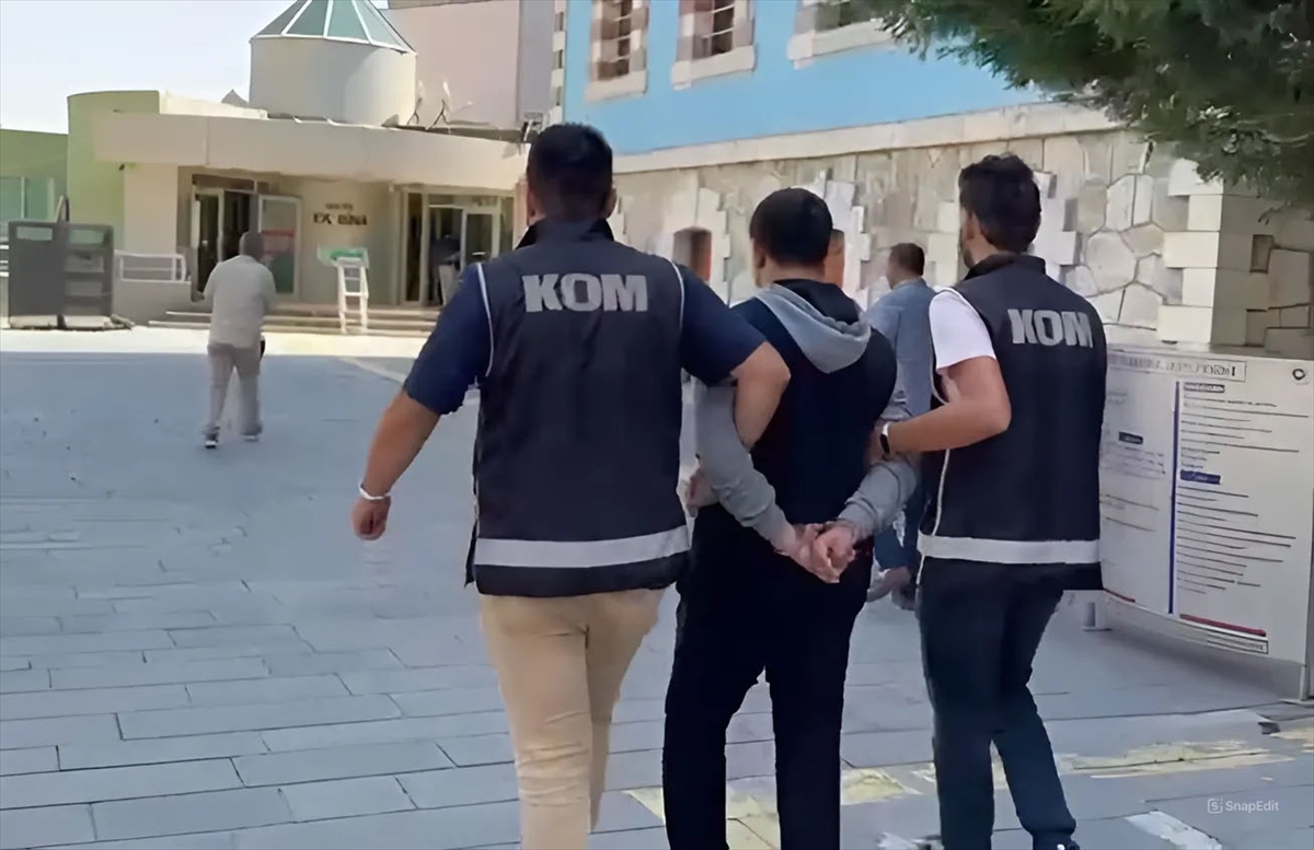 Kütahya'da FETÖ firarisi sahte kimlikle tren bileti alırken yakalandı