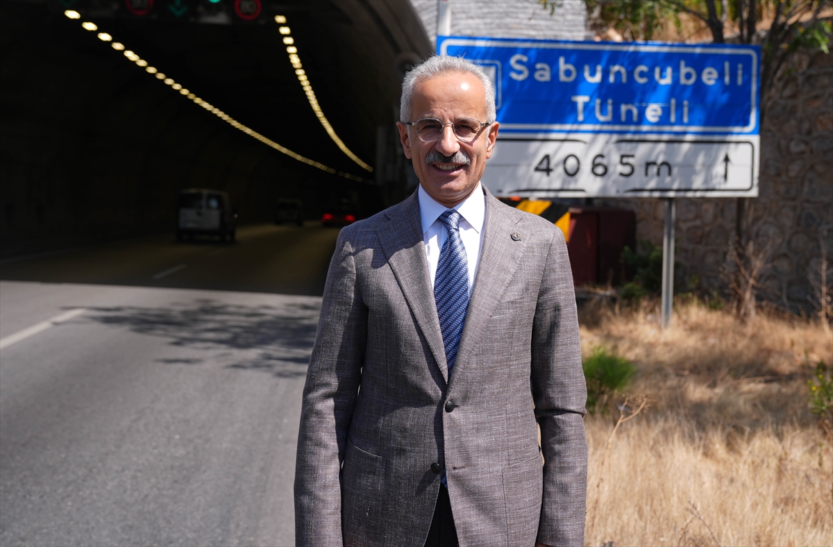 Ulaştırma ve Altyapı Bakanı Uraloğlu, Manisa'da incelemelerde bulundu