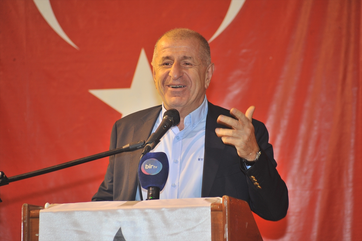 Zafer Partisi Genel Başkanı Özdağ, İzmir'de partililerle bir araya geldi