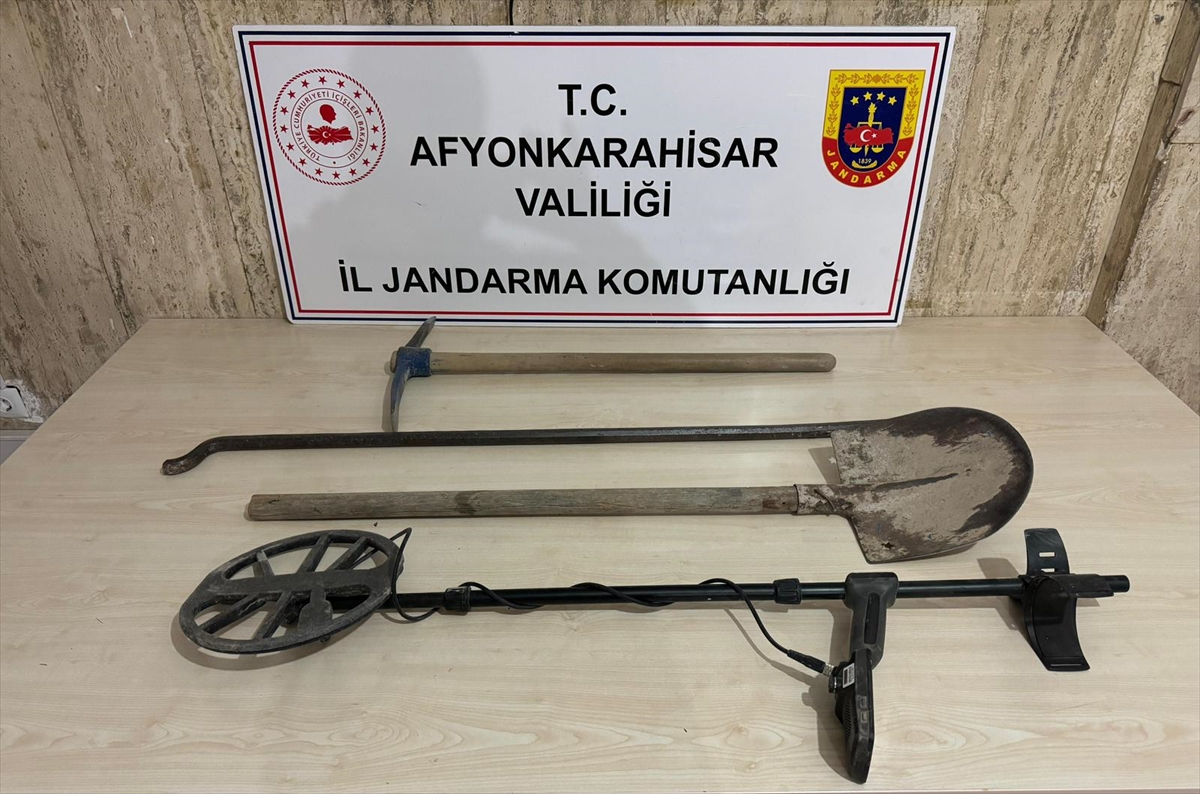 Afyonkarahisar'da kaçak kazı yapan 2 şüpheli yakalandı