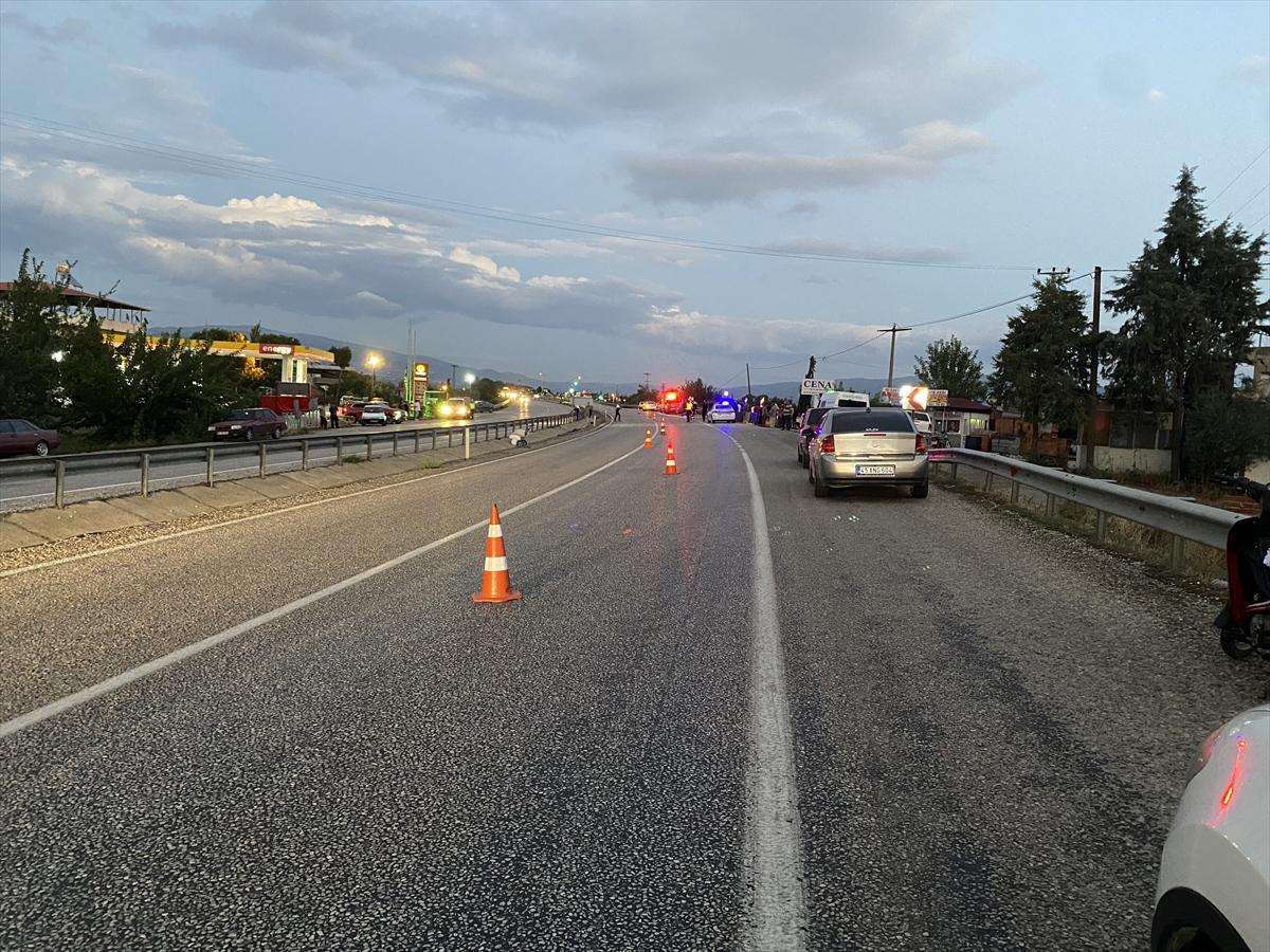Manisa'da otomobilin çarptığı yaşlı adam öldü