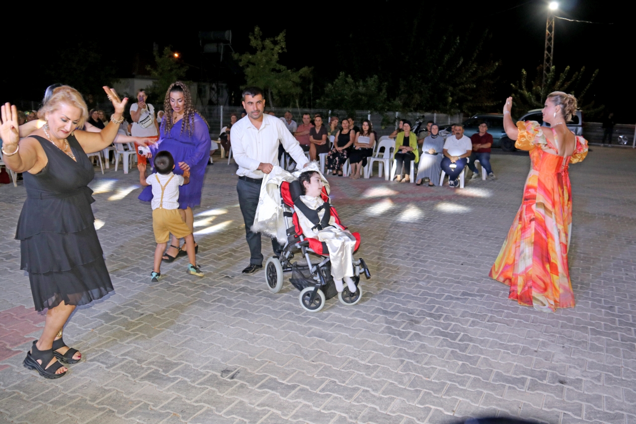 Fethiye'de serebral palsili çocuk için sünnet düğünü yapıldı