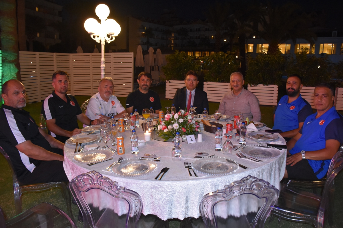 Marmaris'te protokol, Ampute Futbol Milli Takımı ile bir araya geldi