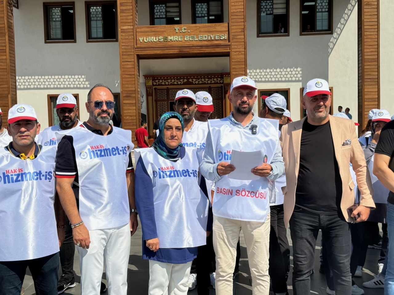 Hizmet-İş Sendikası'ndan Yunusemre Belediyesi'ndeki işten çıkarmalara tepki