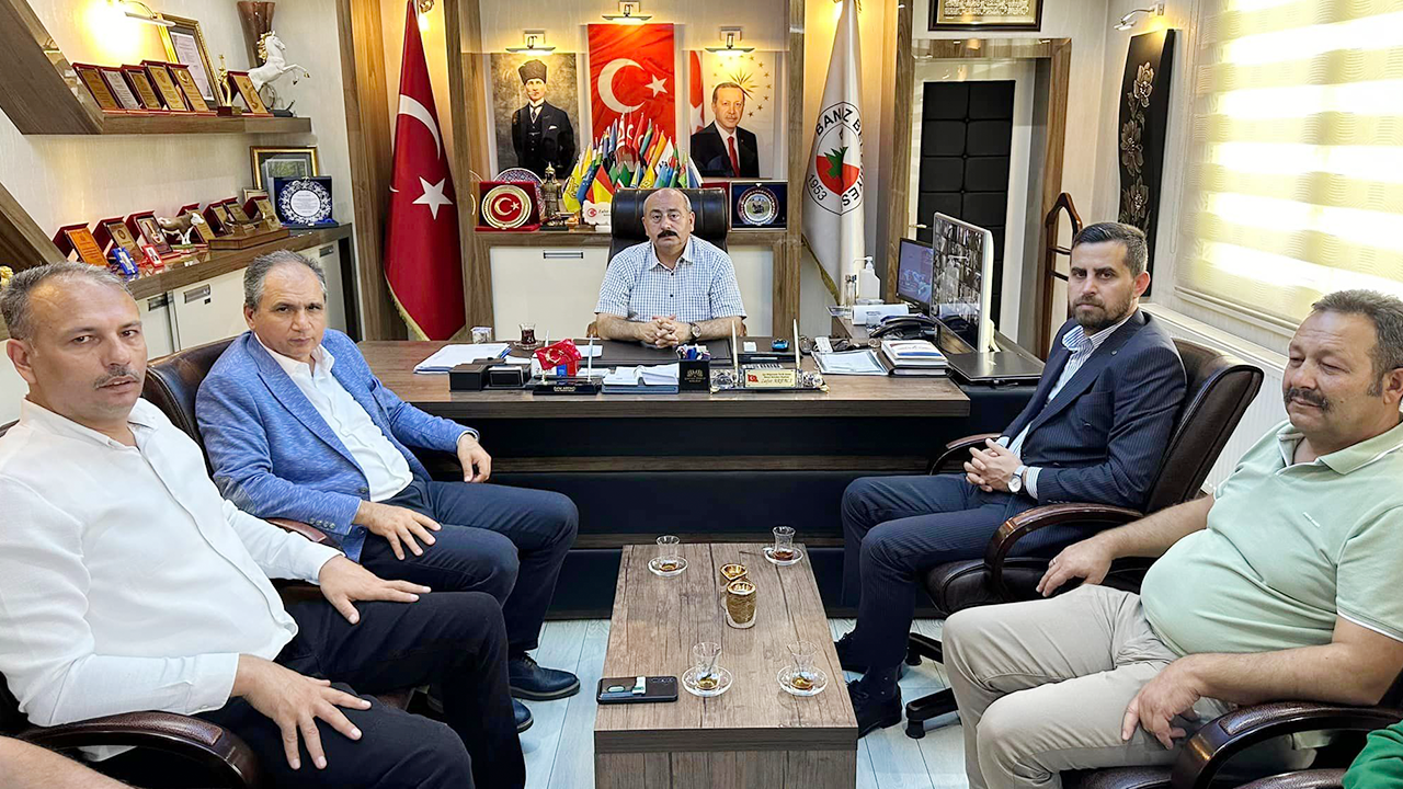 Banaz’da Ak Parti İle Arpacı Arasında Barış Çubukları İçildi