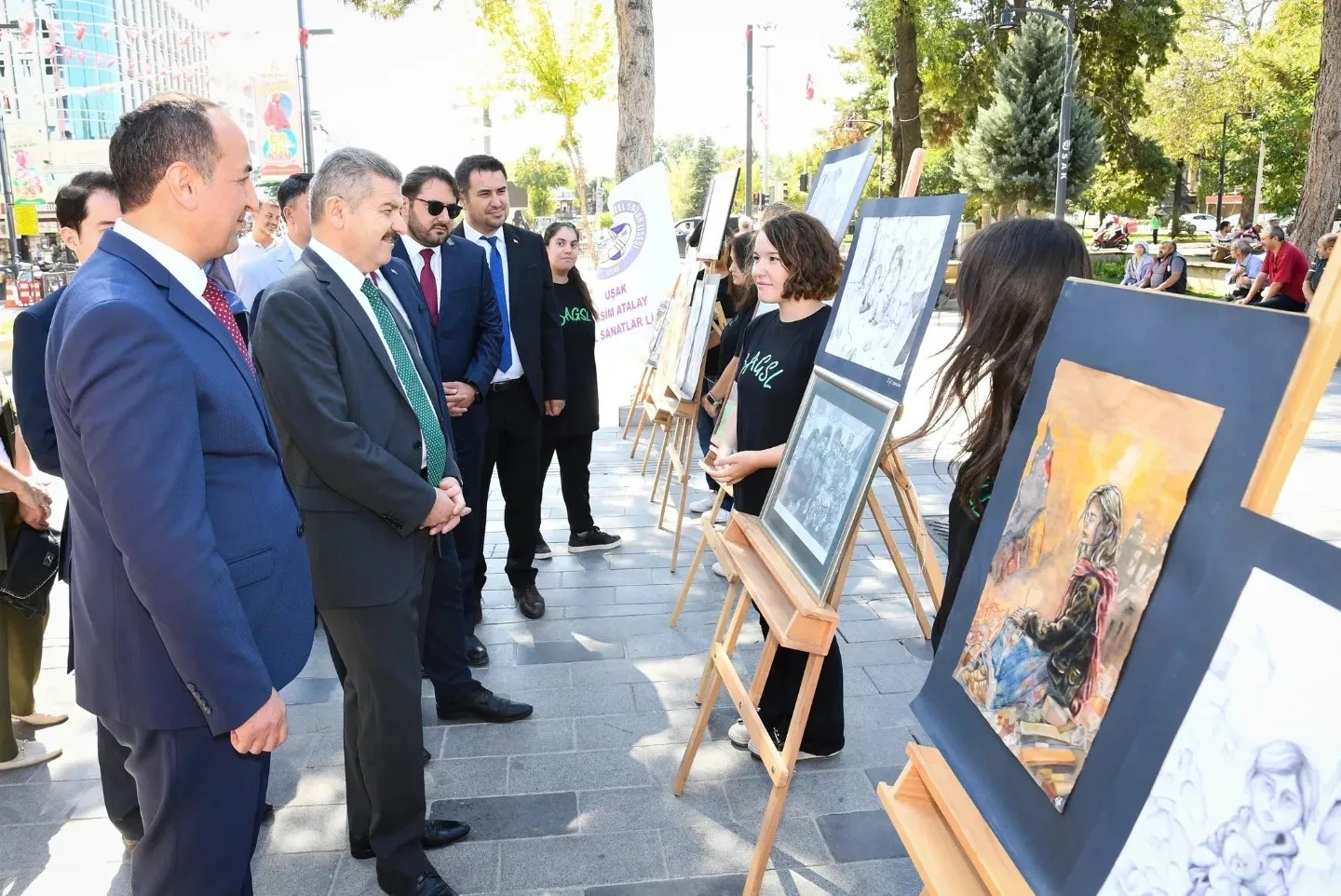 Uşaklı Öğrenciler Çanakkale’den Gazzeye Bağımsızlığı Tuvallerinde Anlattı