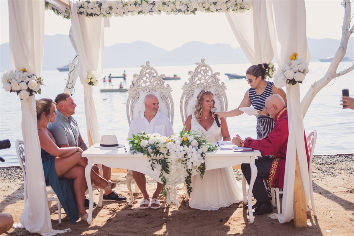 Marmaris'te 76 yabancı çift nikah kıydı