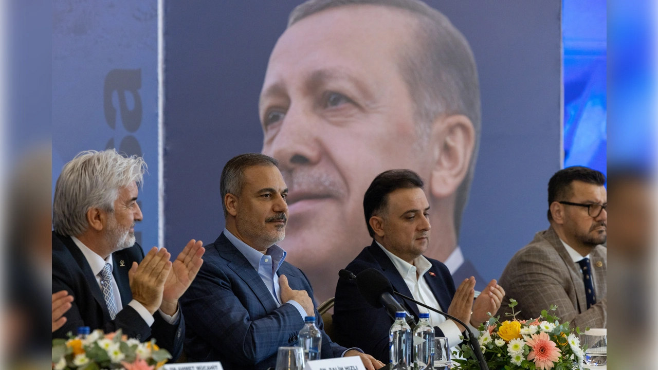 Dışişleri Bakanı Hakan Fidan, Manisa'da ziyaretlerde bulundu