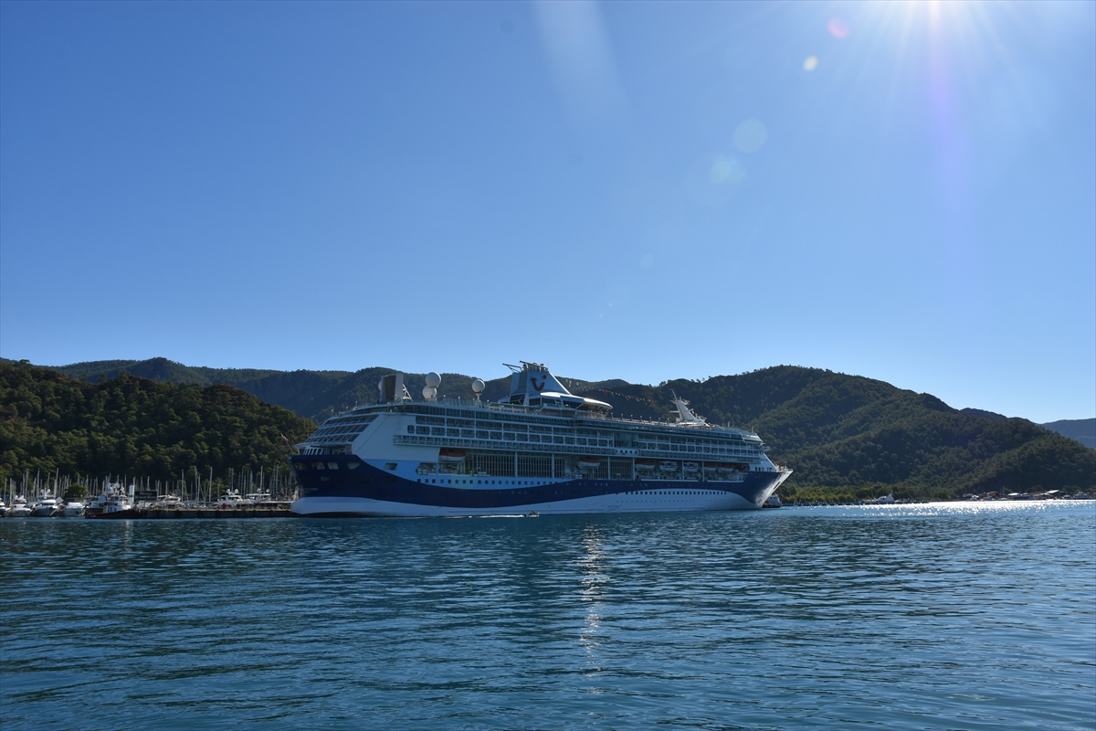 Yolcu gemisi Marella Discovery "ana limanı" Marmaris'e 1801 yolcusuyla geldi