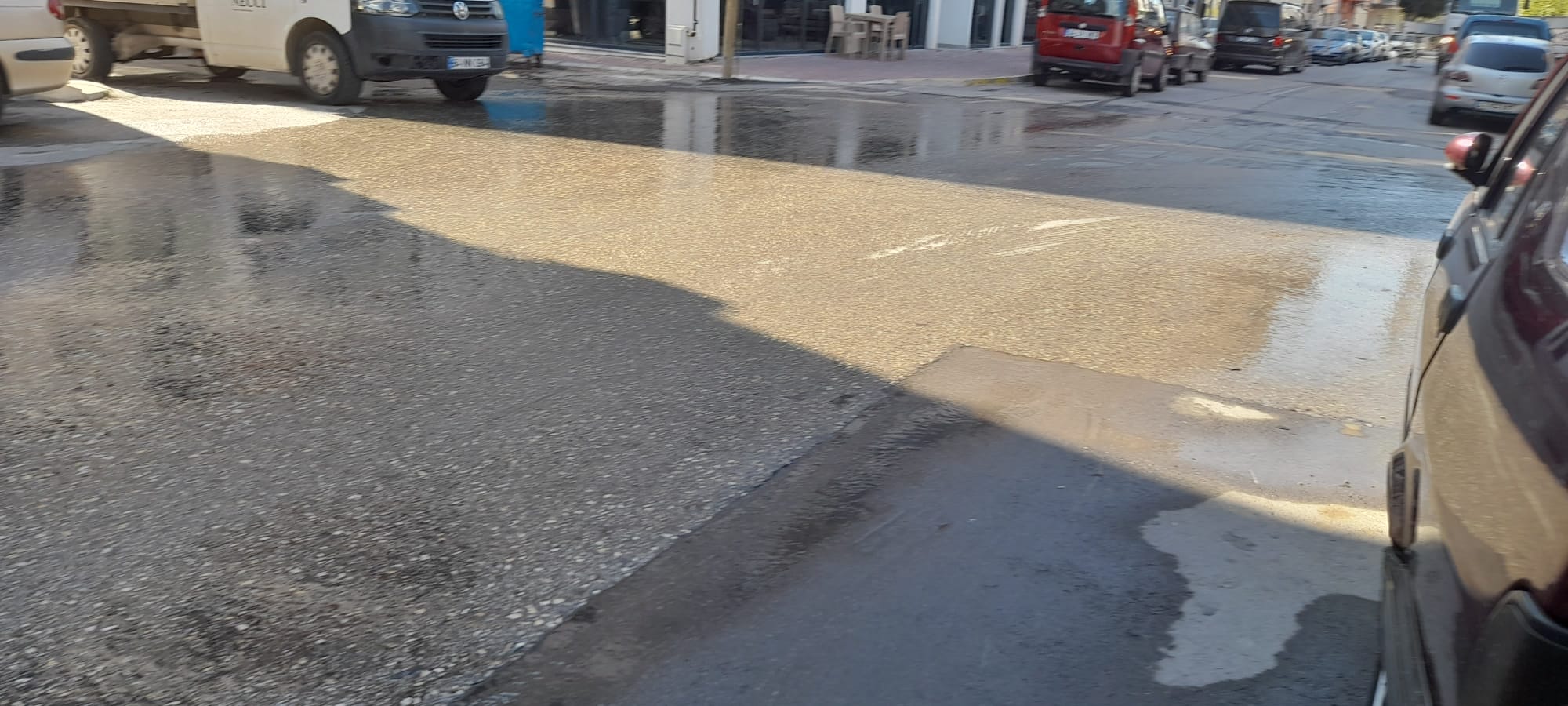 Uşak'ta Patlayan Su Borusu Nedeniyle Mahalle Göle Döndü