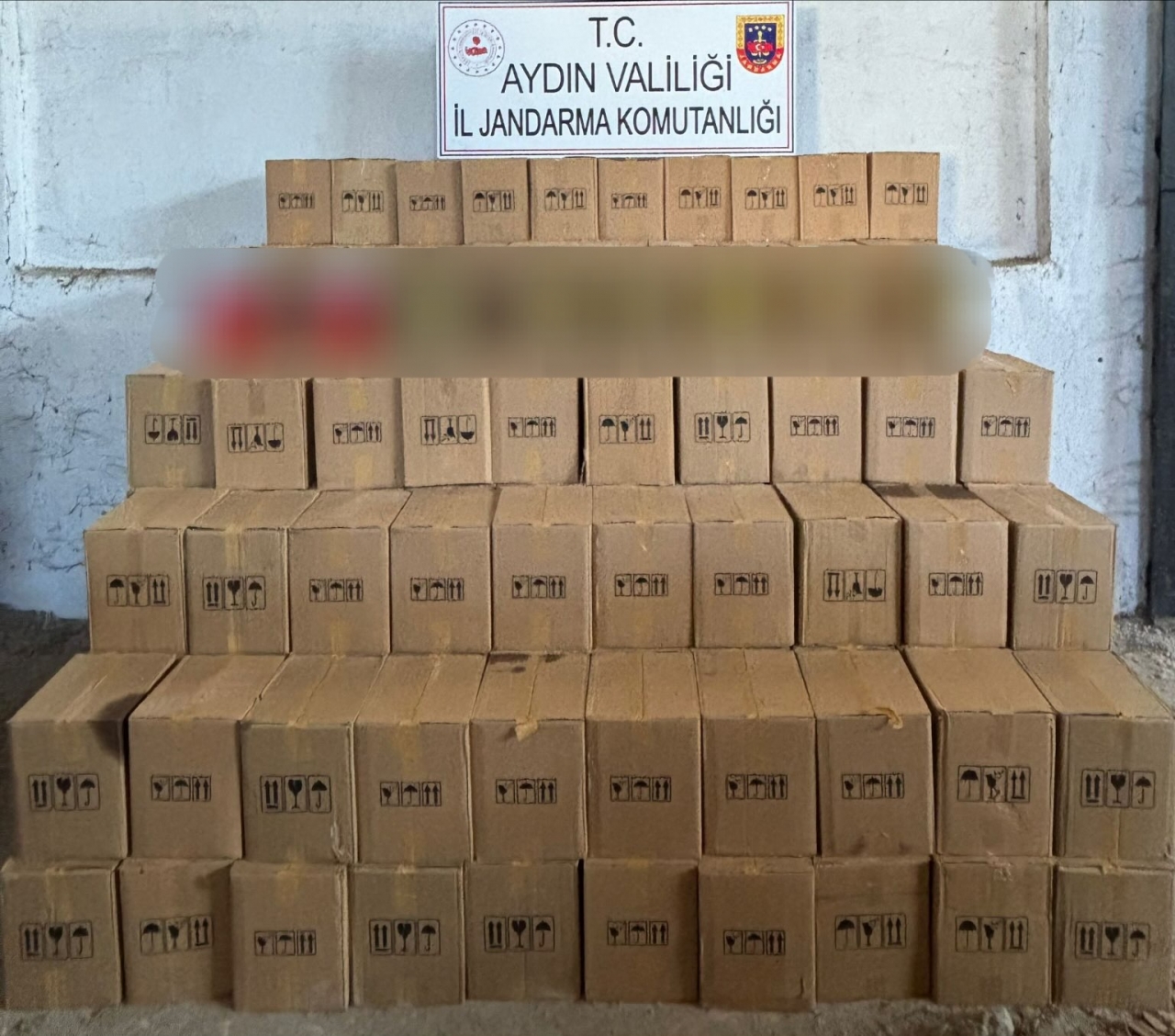Aydın'da 8 ton 340 litre sahte zeytinyağı ele geçirildi