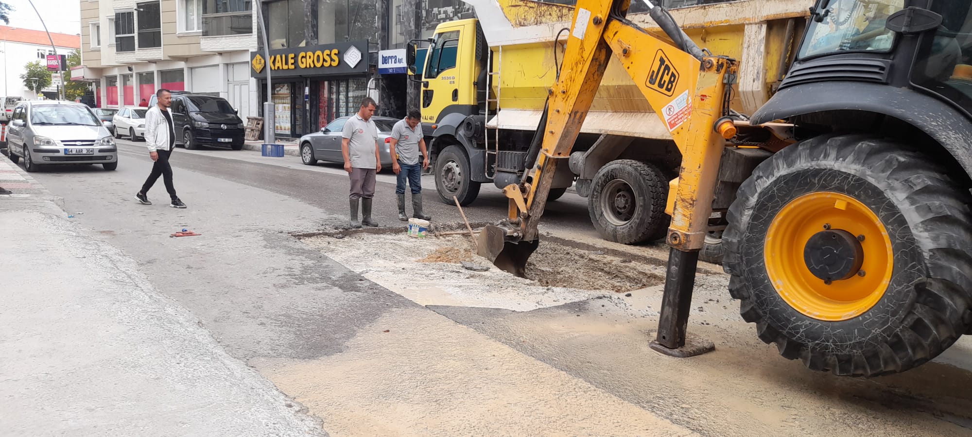 USKİ Ömür Sokak'taki Su Kaçağını Giderdi