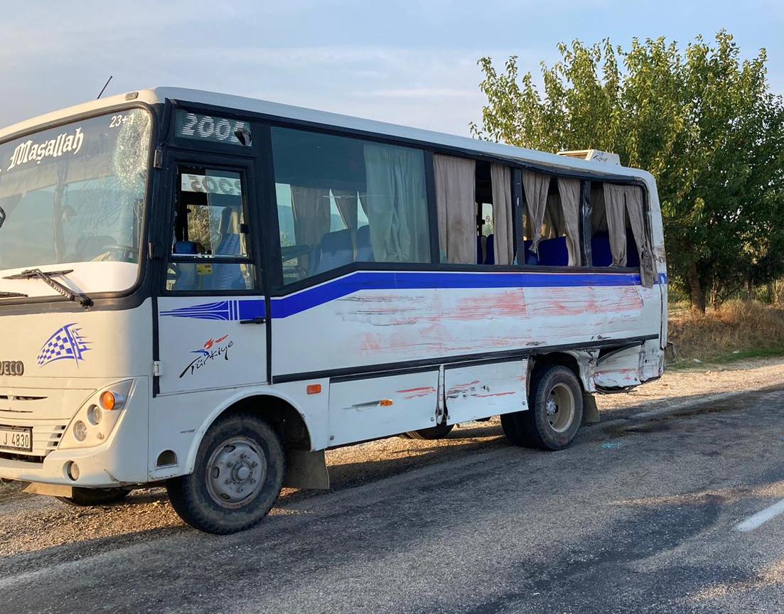 Manisa'da kamyon ile midibüsün çarpıştığı kazada Semra Süslü öldü, 6 kişi yaralandı