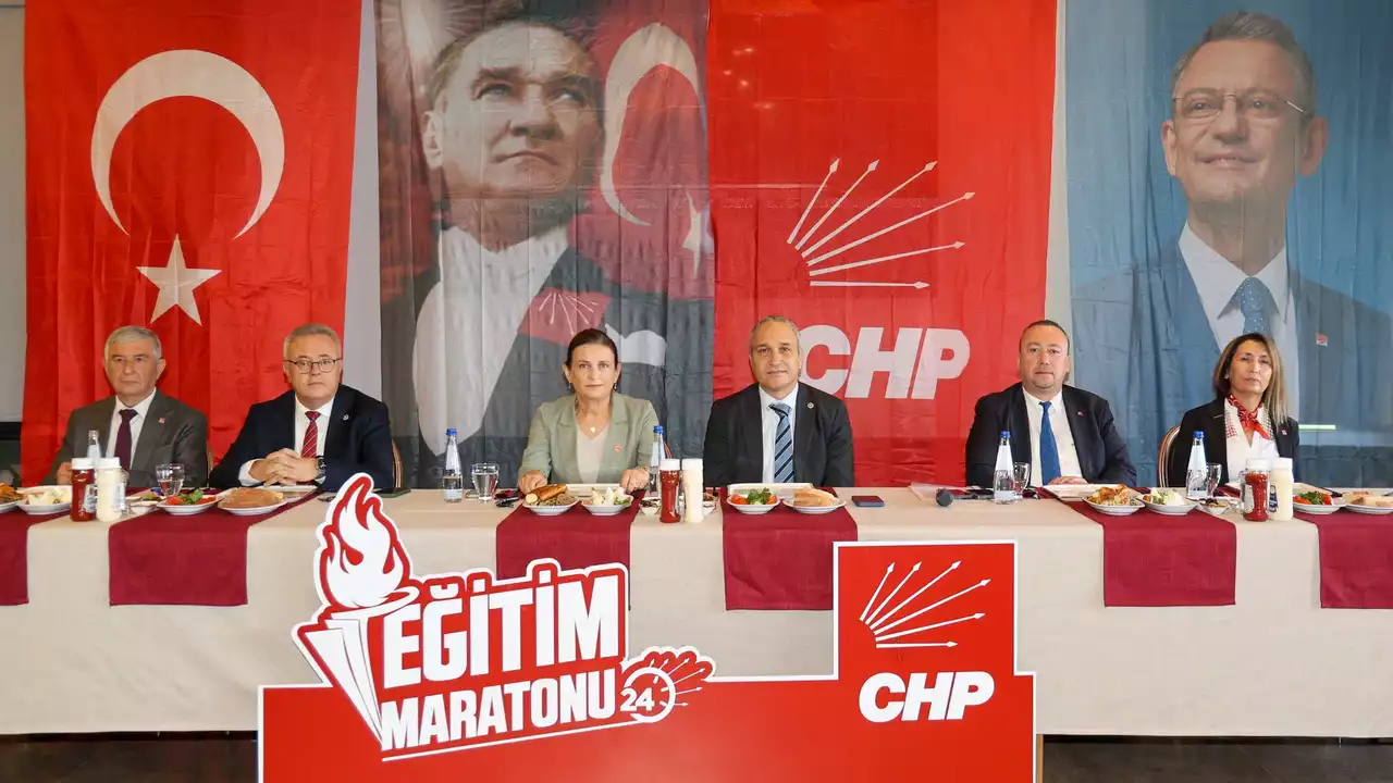 CHP Genel Başkanı Özçağdaş Uşak’ın Eğitim Sorunlarını Masaya Yatırdı