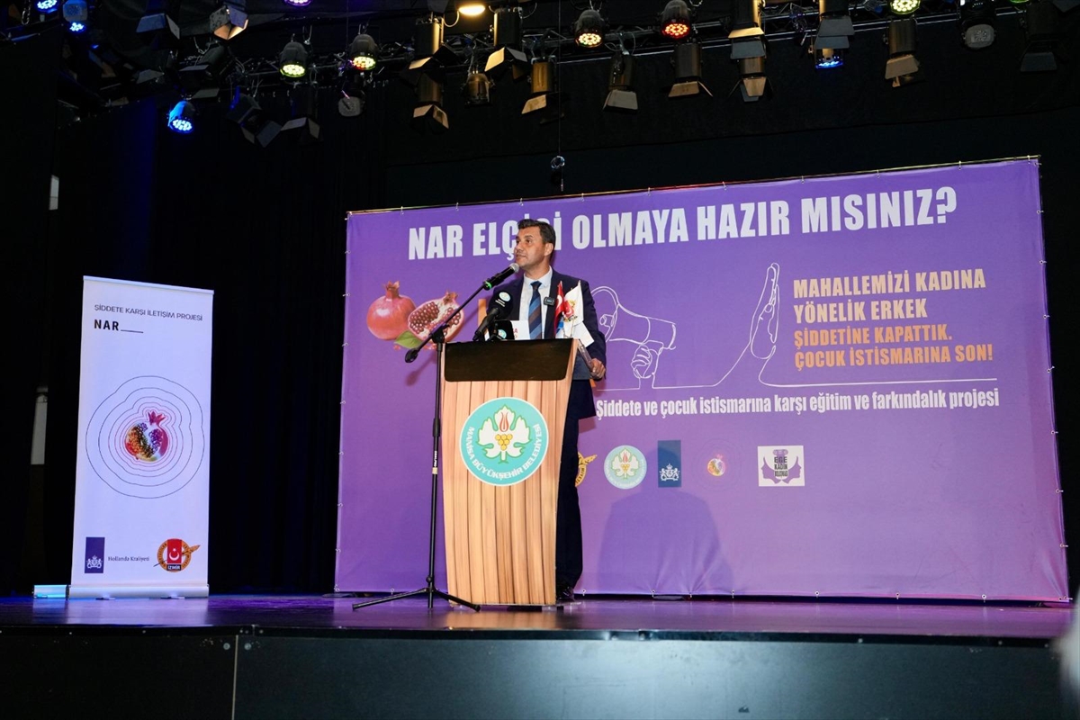 Manisa'da muhtarlara kadına şiddet ve çocuk istismarına karşı eğitim verildi