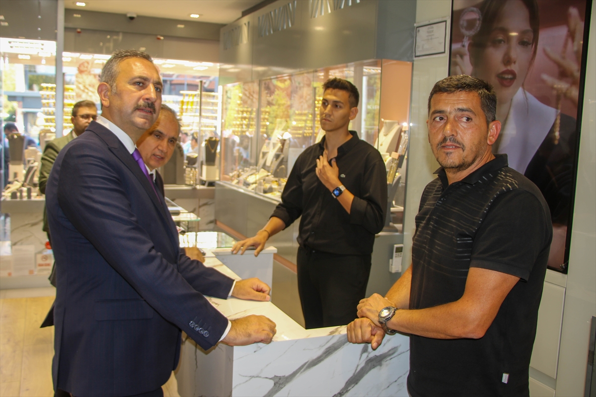 Abdulhamit Gül Uşak'ta STK Temsilcileriyle Buluştu