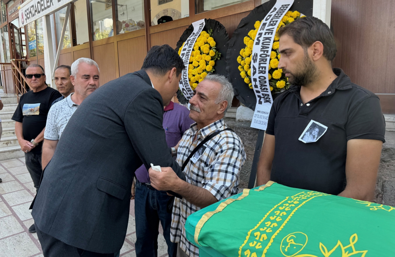 Manisa'da boşanma aşamasındaki eşinin öldürdüğü kadının cenazesi defnedildi