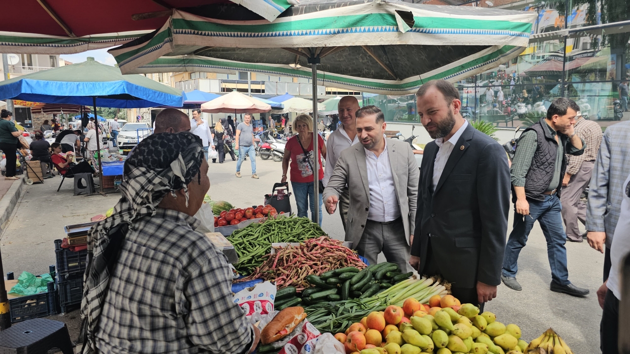 AK Parti Kütahya Milletvekili Bayırcı Tire'de partililerle bir araya geldi