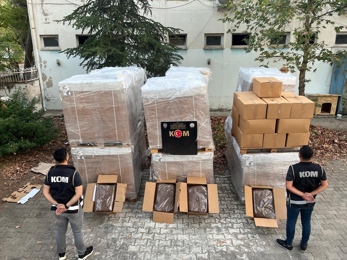 Manisa'da 3 ton 120 kilogram kaçak tütün ele geçirildi