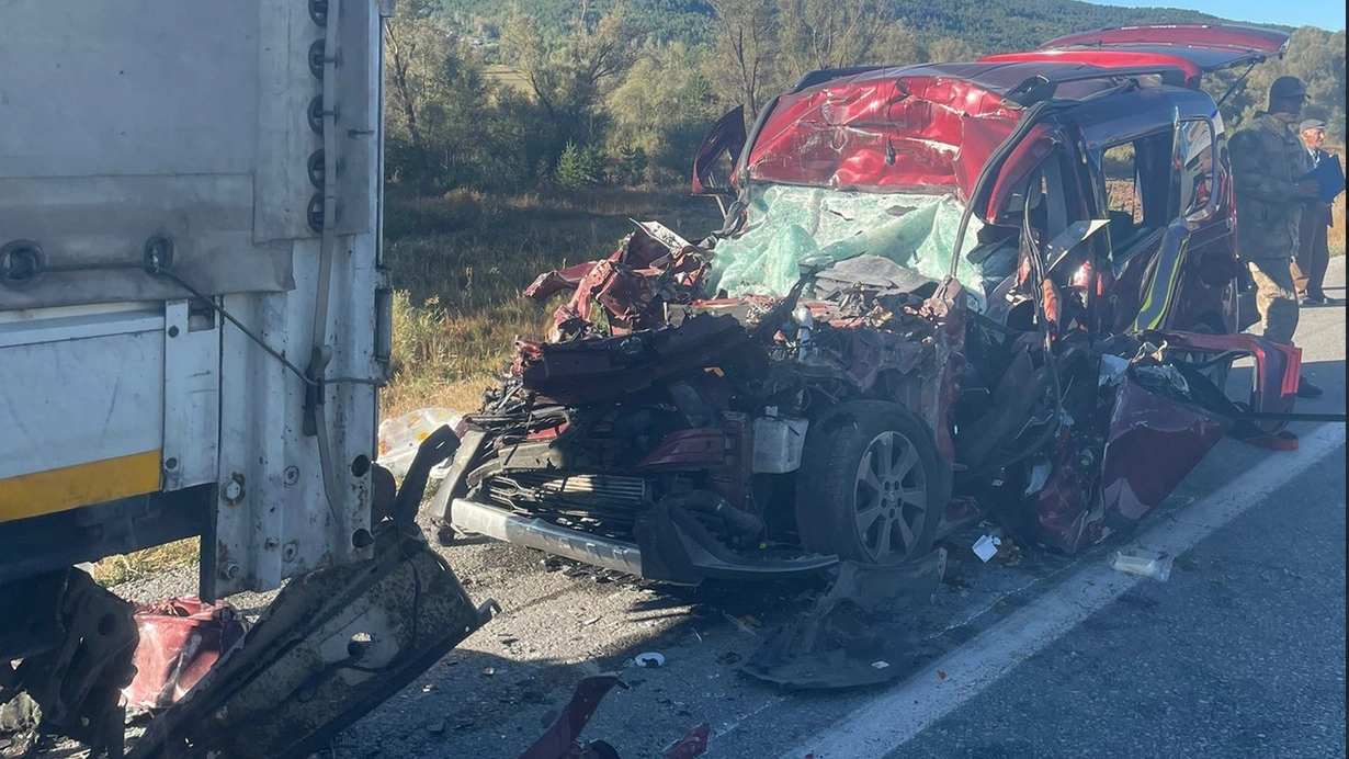 Uşaklı Üç Kişilik Aile Erzincan’da Kazada Öldü