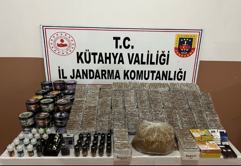 Gediz'de kaçakçılık operasyonunda kaçak ürünler ele geçirildi