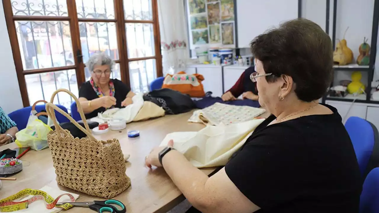 Muğla'da 100 Yaş Evi sakinleri eski eşyaları yeniliyor