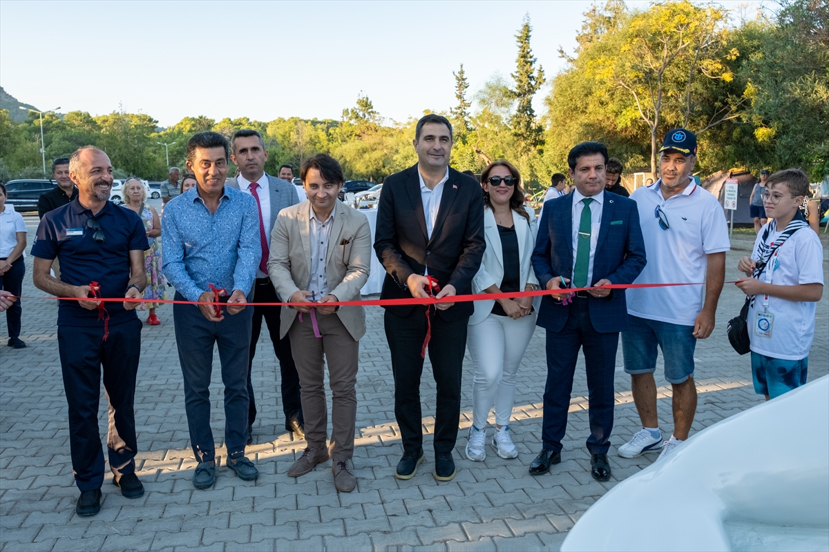 Muğla'da Akdeniz keşiş foku heykeli açıldı