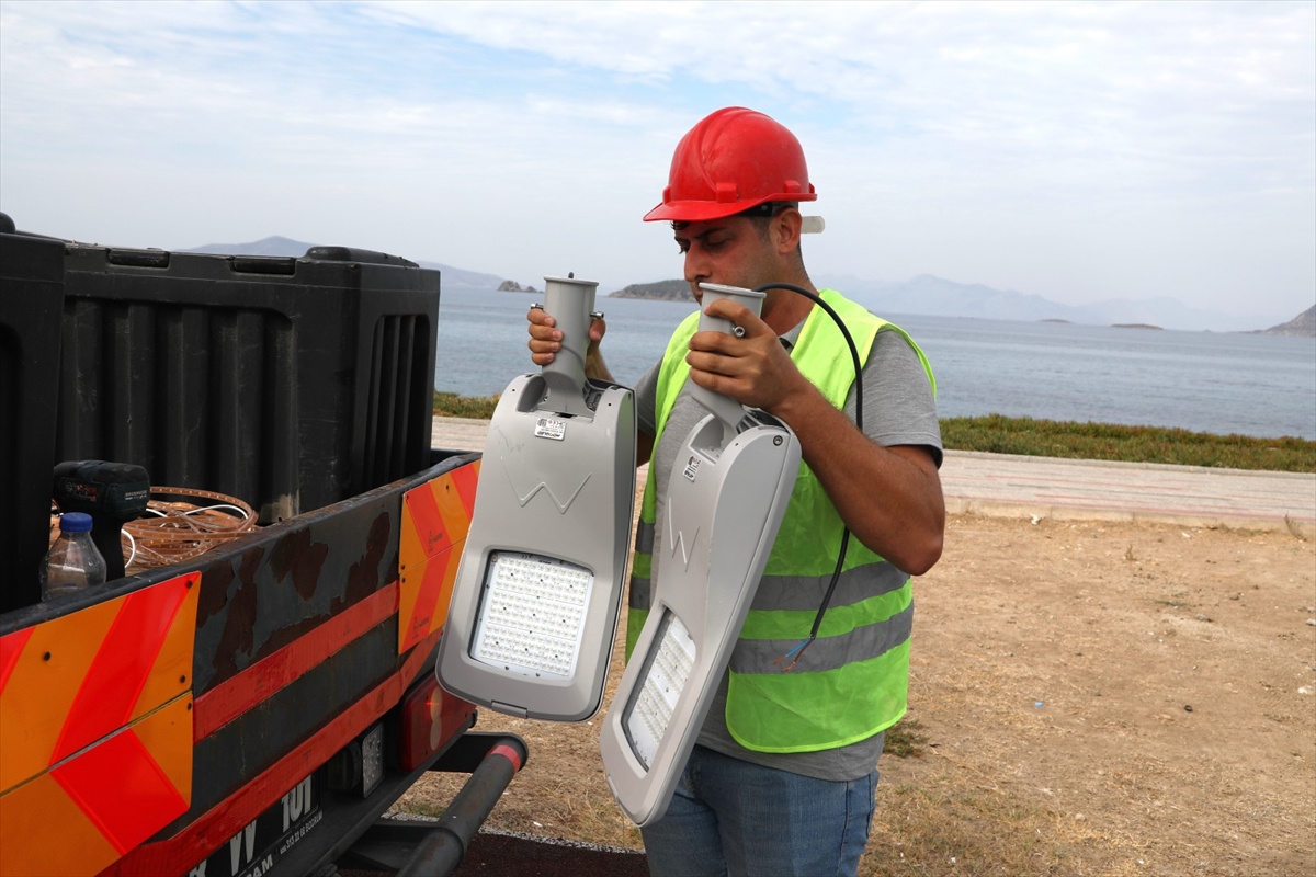 Bodrum'da kıyı şeritte aydınlatma çalışmaları
