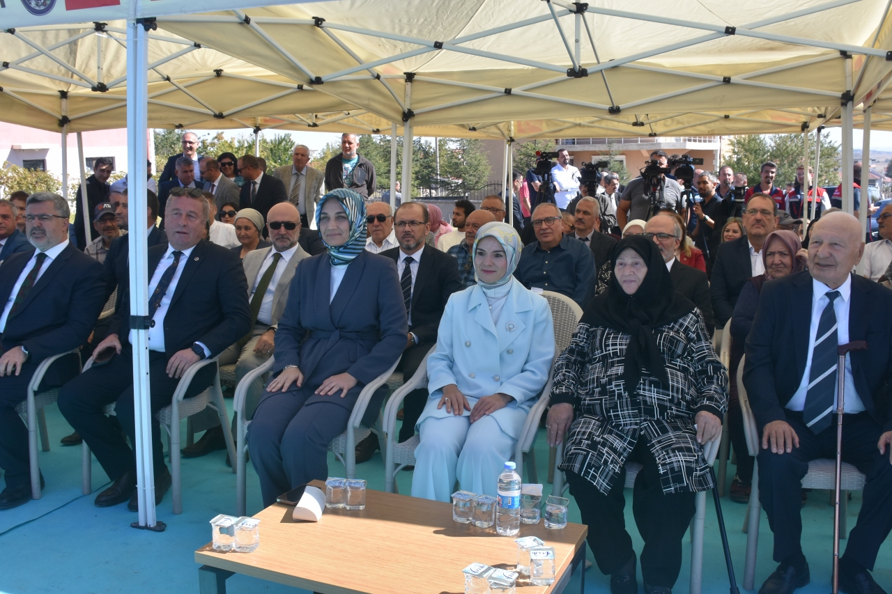 Aile ve Sosyal Hizmetler Bakanı Göktaş, Çocuk Evleri Sitesi'nin temel atma töreninde konuştu: