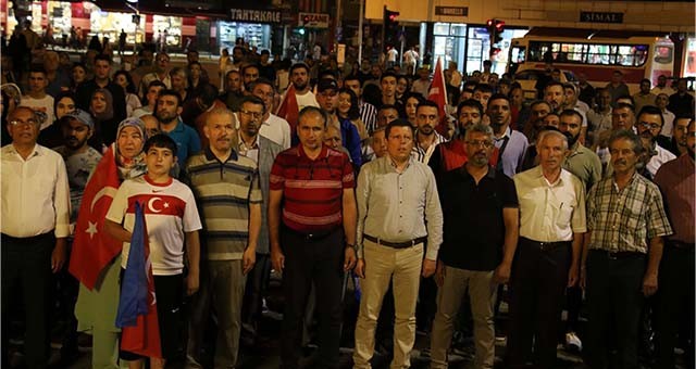 Uşak'ta, AK Parti'nin kuruluşunun 21. yıl dönümü kutlandı