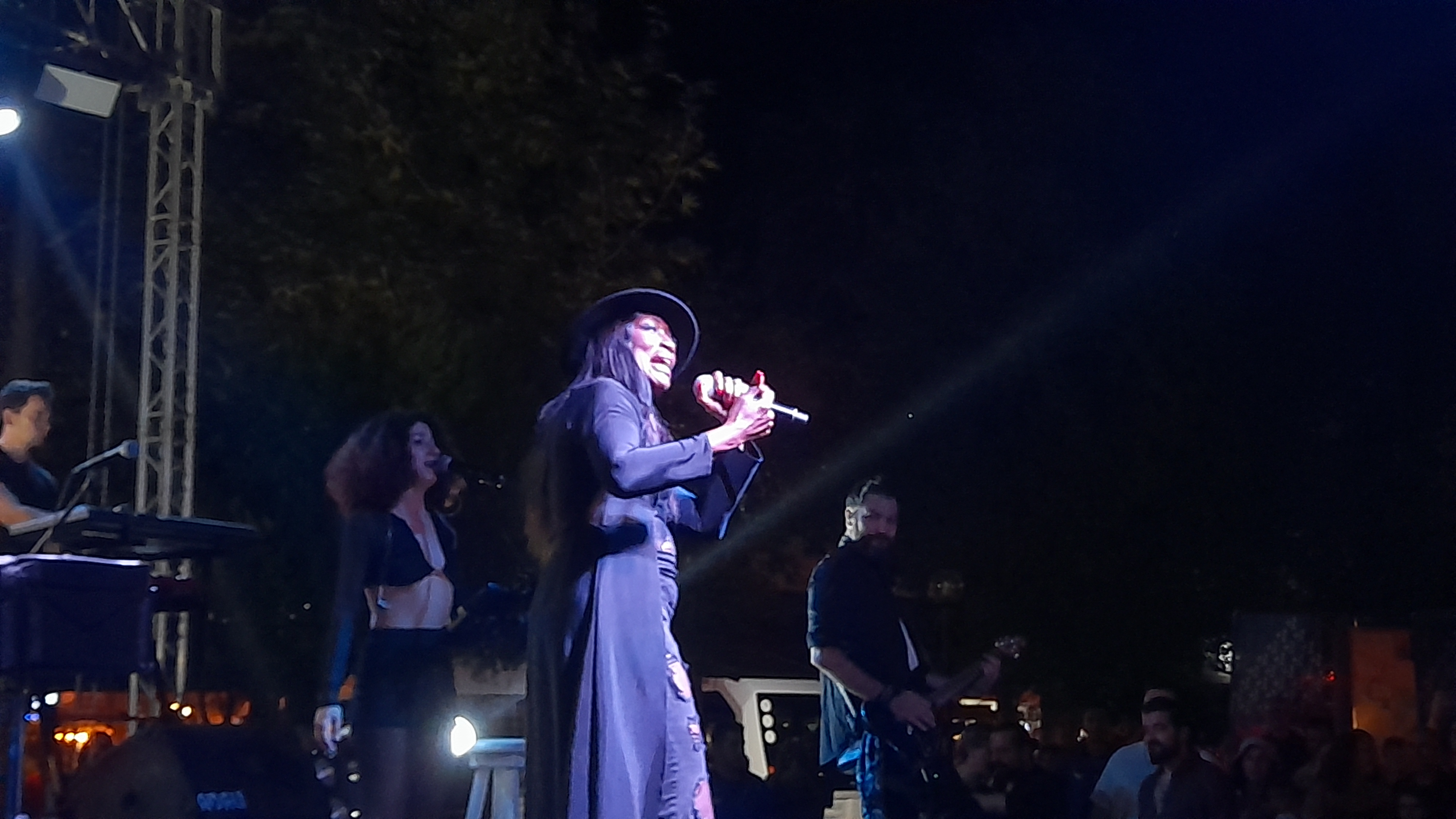 Muğla'da ABD'li sanatçı Della Miles konser verdi