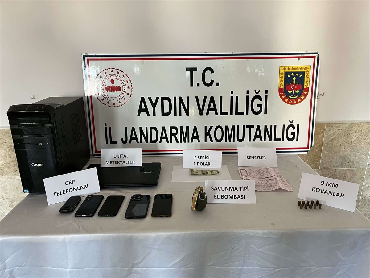 Aydın'da FETÖ şüphelisinin otomobilinde el bombası ve F serisi 1 dolar bulundu