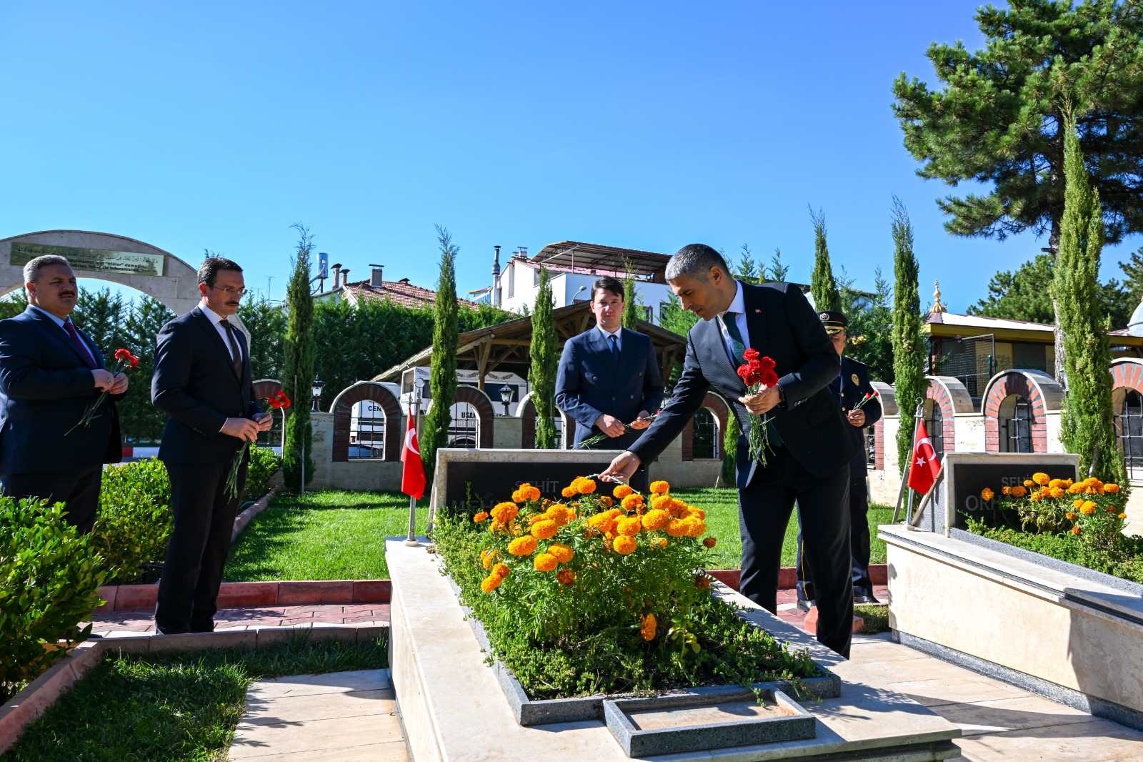 Vali Dr. Naci Aktaş, Uşak’ta Görevine Şehit ve Gazi Ziyaretleriyle Başladı