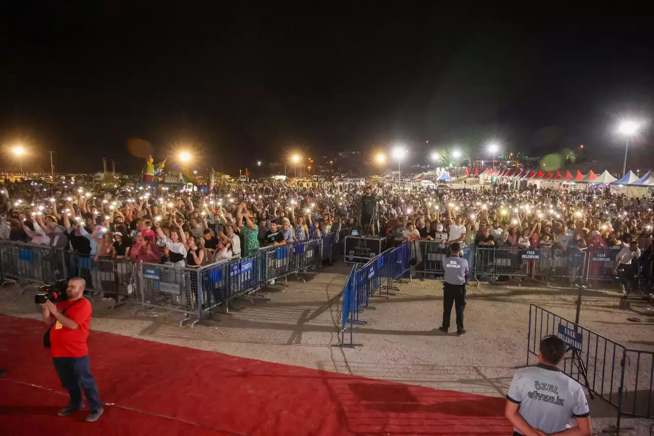 İspanyol şarkıcı Buika, İzmir'de konser verdi