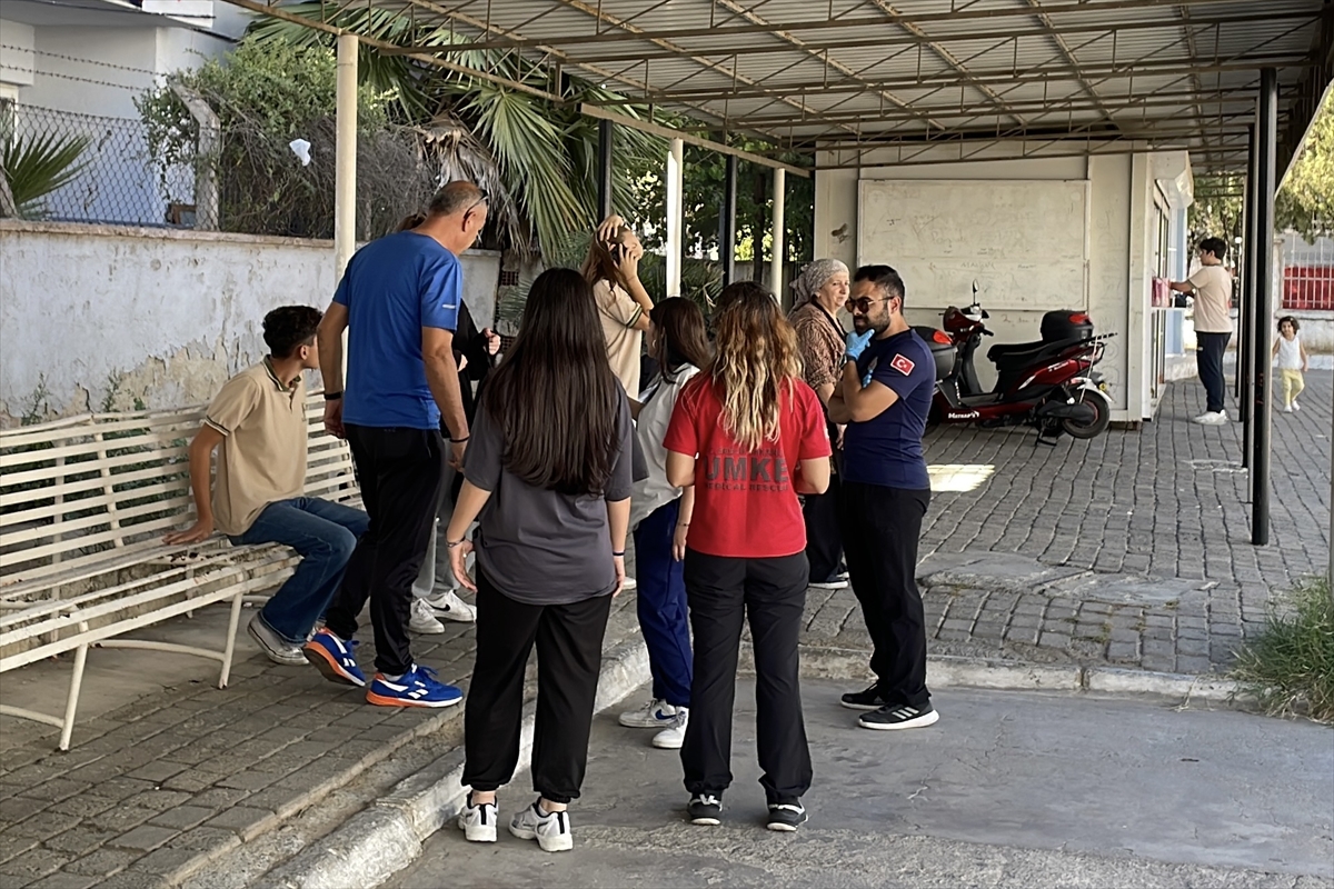 Aydın'da 8 öğrenci zehirlenme şüphesiyle hastaneye kaldırıldı