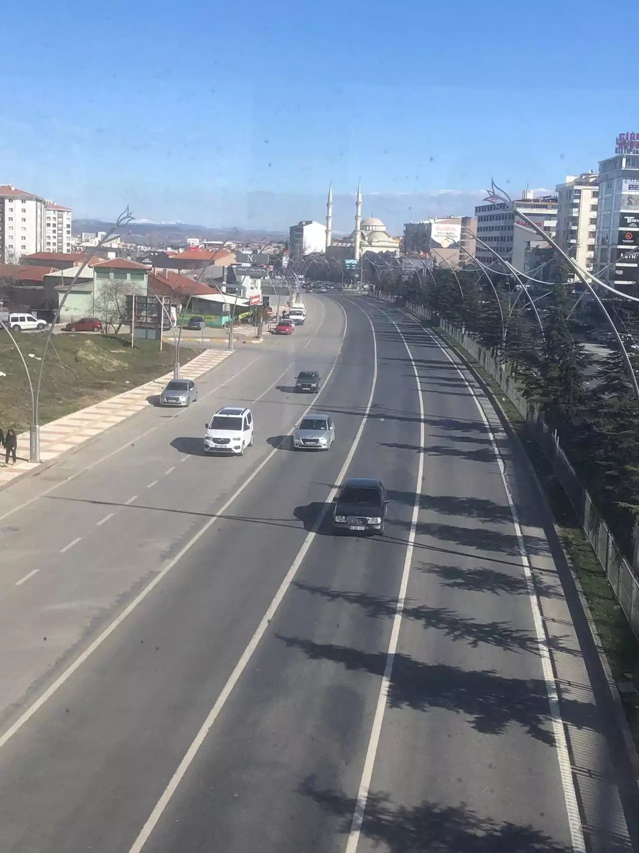 İzmir'de çay kaşığından yaptığı aparatla otomobil çalan kişi tutuklandı