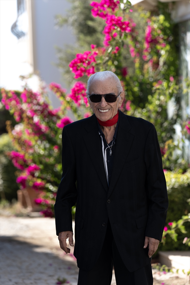 Pop müziğin efsane ismi Alpay, zirvede geçen yıllarını anlattı: