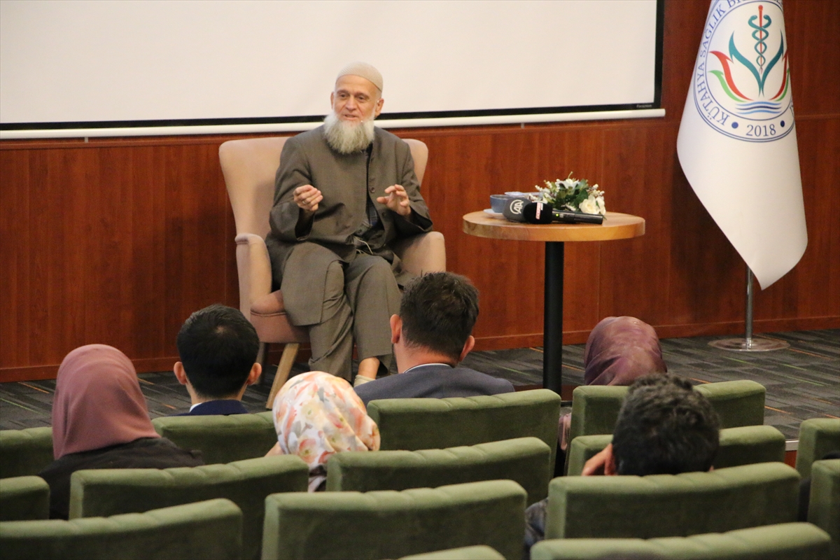 Opr. Dr. Salih Selman, Kütahya'da tıp fakültesi öğrencileriyle bir araya geldi
