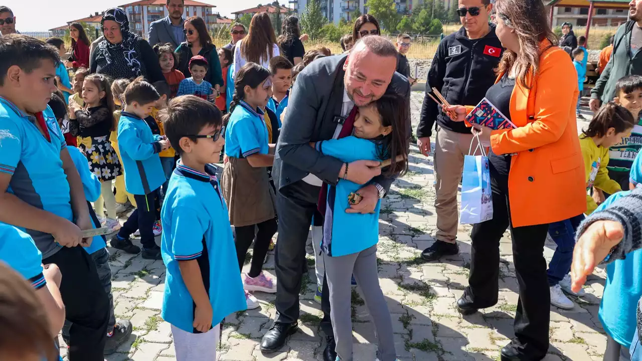 Uşak’ta Çocuklara Hayvan Sevgisi Aşılandı