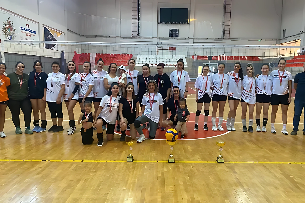 Uşak’ta Evinin Sultanları Voleybol Turnuvası Sona Erdi