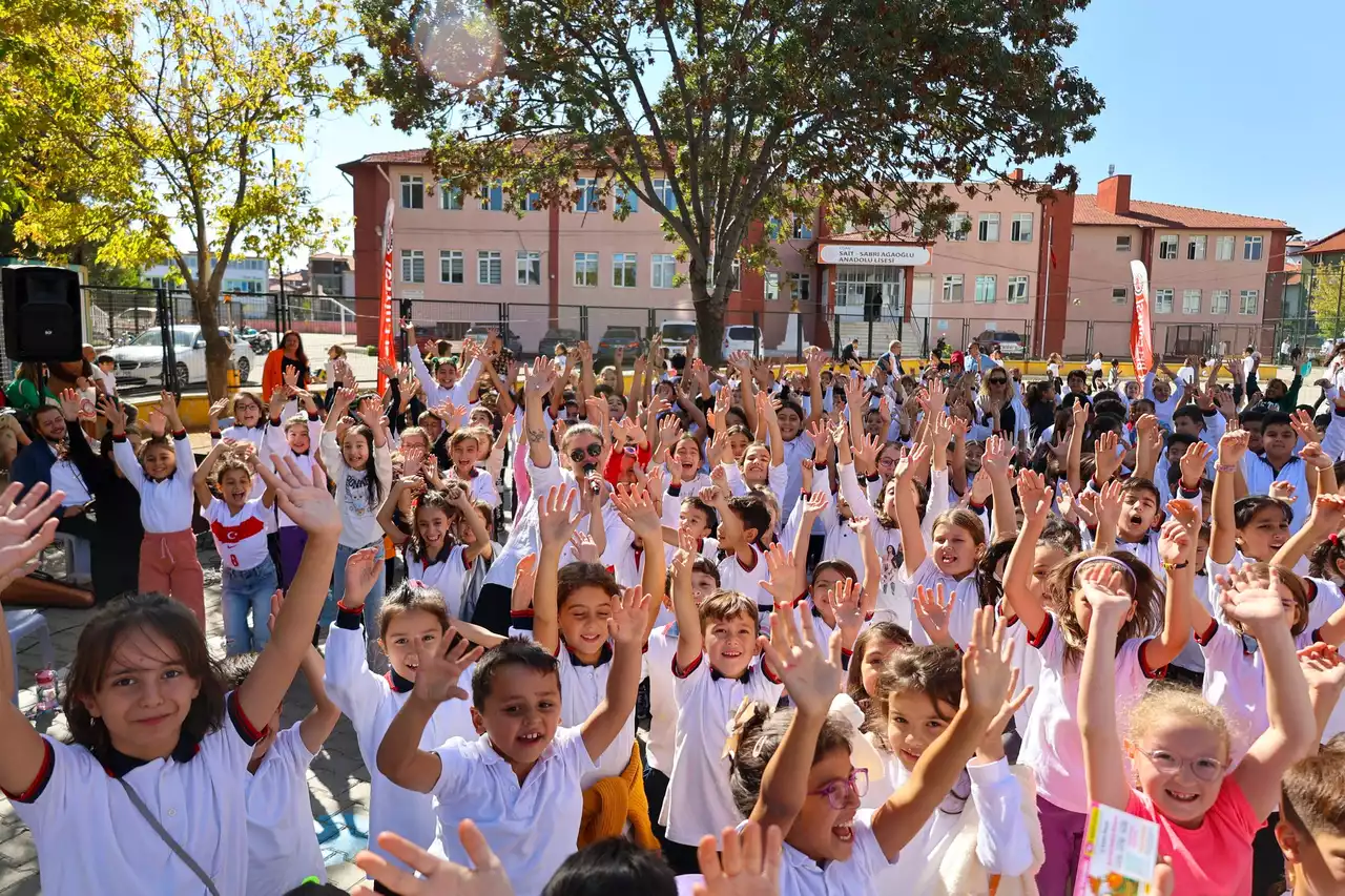 Uşak Belediyesi’nden Öğrencilere Hayvan Sevgisi Aşısı Yapıldı