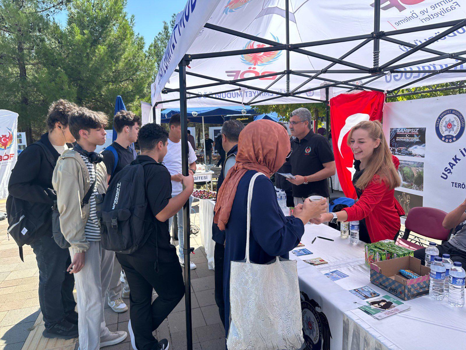 Uşak Emniyetinden Yeni Öğrencilere Güvenlik Eğitimi