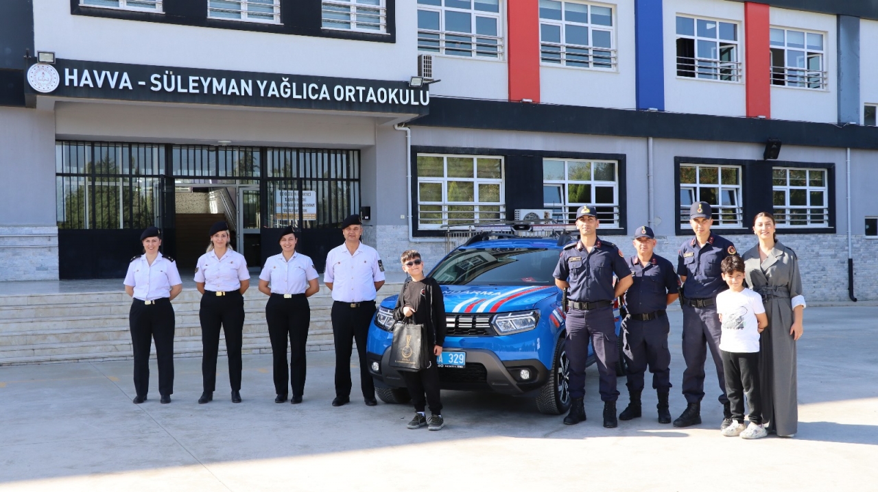 Denizli'de jandarmadan şehidin oğluna sürpriz doğum günü