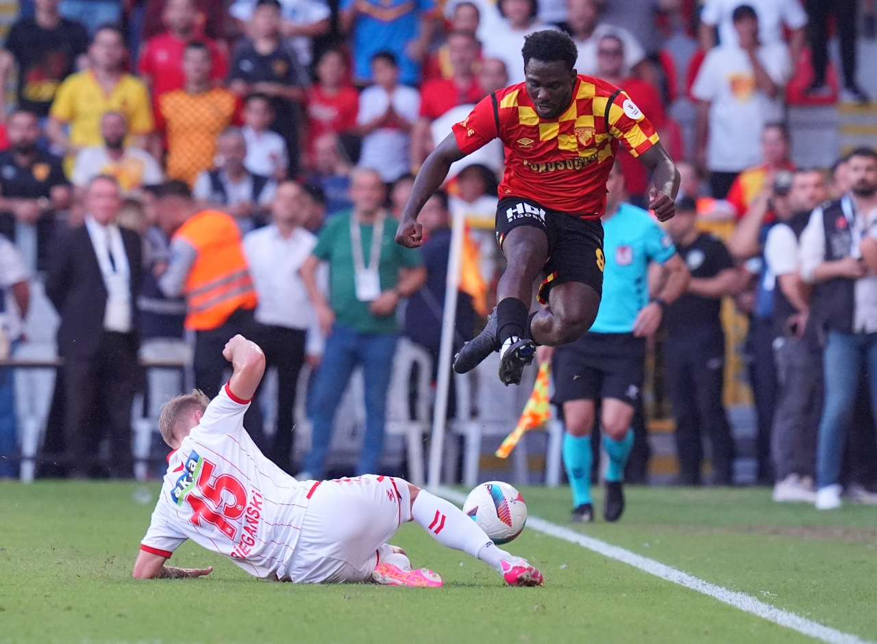Göztepe, uzatma bölümünde bulduğu golle Sivasspor'u 3-2 mağlup etti