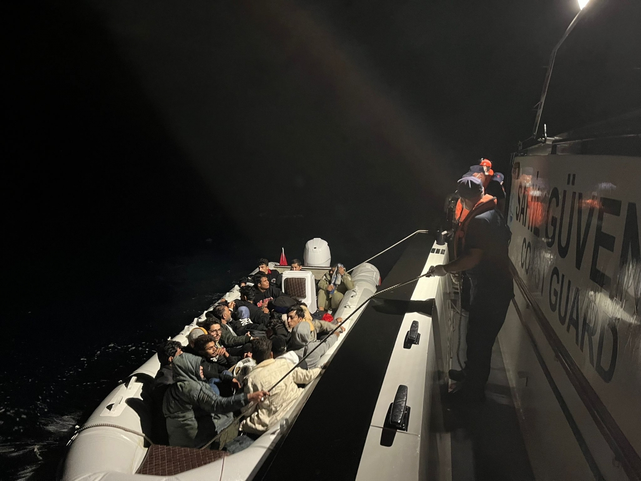 Muğla açıklarında 23 düzensiz göçmen yakalandı