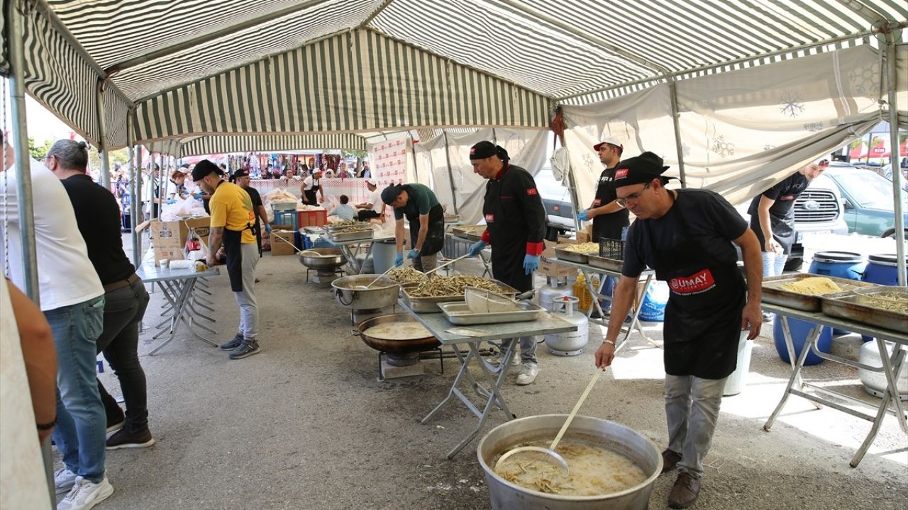 Denizli'de Hamsi Festivali'nde yaklaşık 5 ton balık pişirildi
